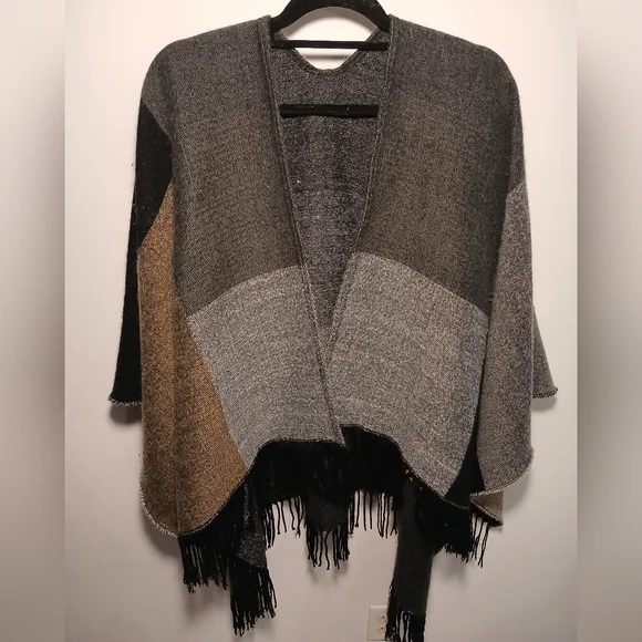 Harve Benard Black and Gray Textured Poncho - Picture 1 of 7